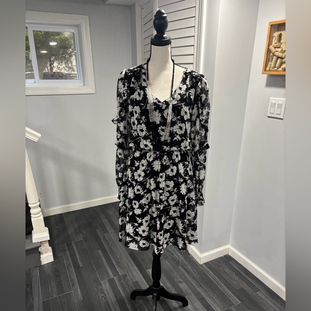 KARL LAGERFELD Paris Floral Dress Black White V-Neck Ruffle Mini Size:6